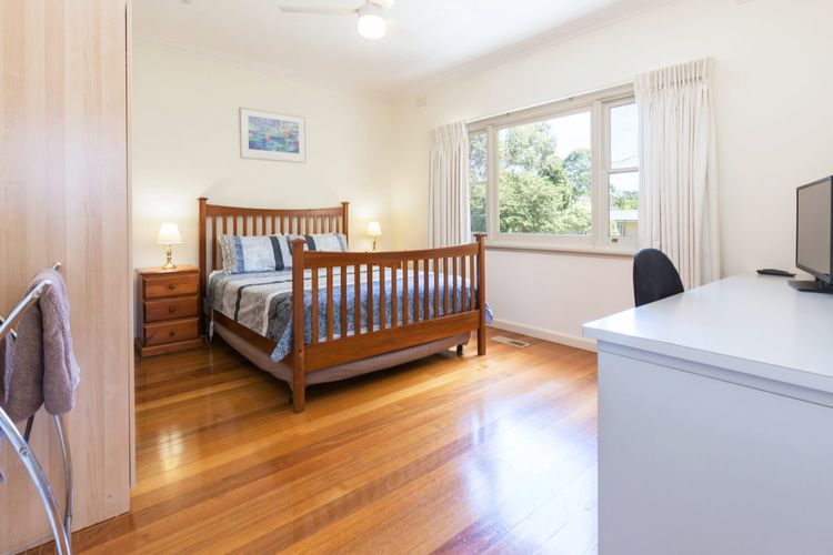 RENOVATED BEACH BEAUTY – ROSEBUD