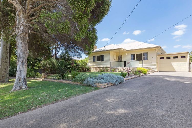 RENOVATED BEACH BEAUTY – ROSEBUD