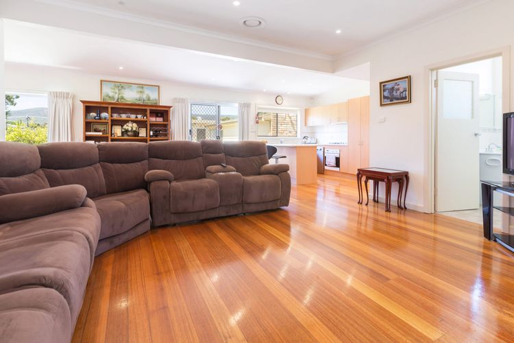 RENOVATED BEACH BEAUTY – ROSEBUD