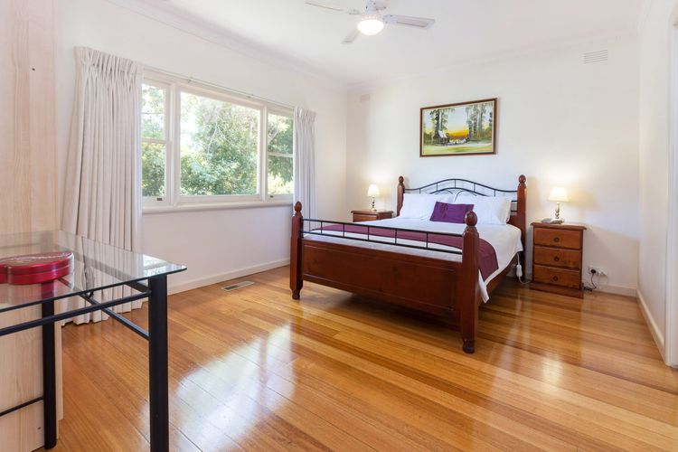 RENOVATED BEACH BEAUTY – ROSEBUD