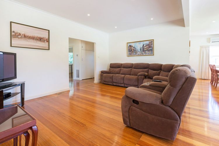 RENOVATED BEACH BEAUTY – ROSEBUD