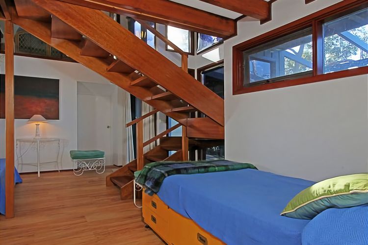 Baringa Crescent Clifftop Living