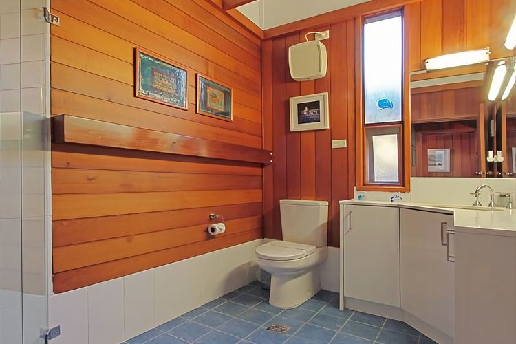 Baringa Crescent Clifftop Living