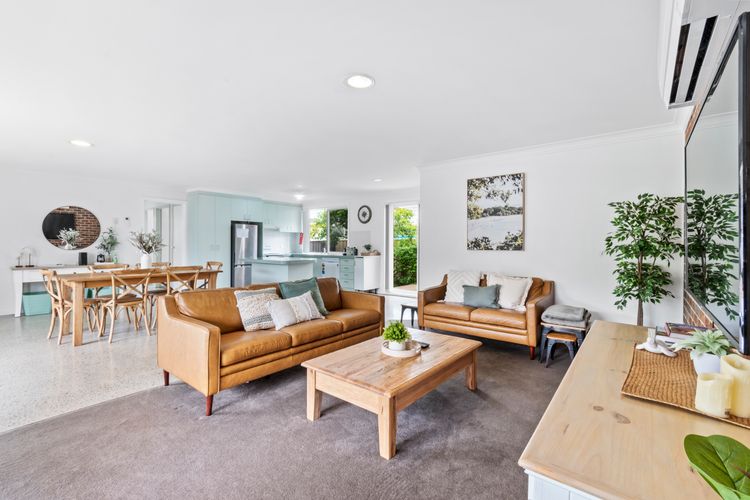 Light and Bright at Maloneys