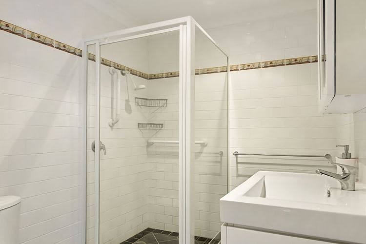 Hibiscus Close Beach Front Living