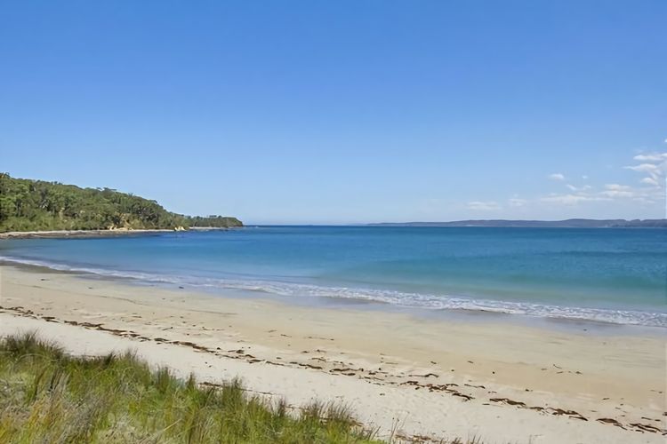 Hibiscus Close Beach Front Living