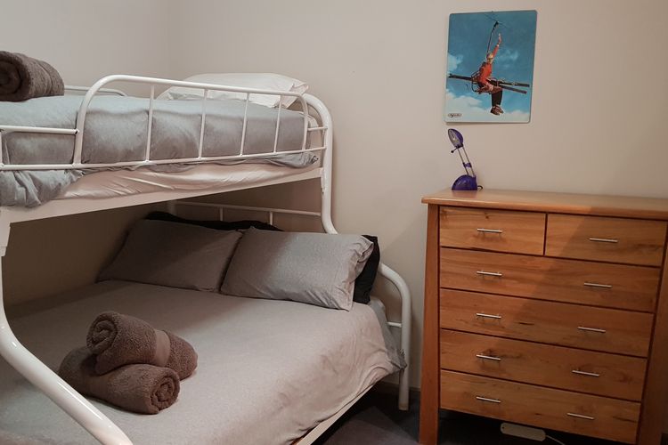 Tribunk Bedroom single above and double under