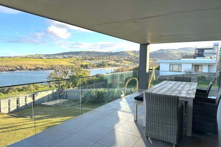 Whitecaps Beachhouse