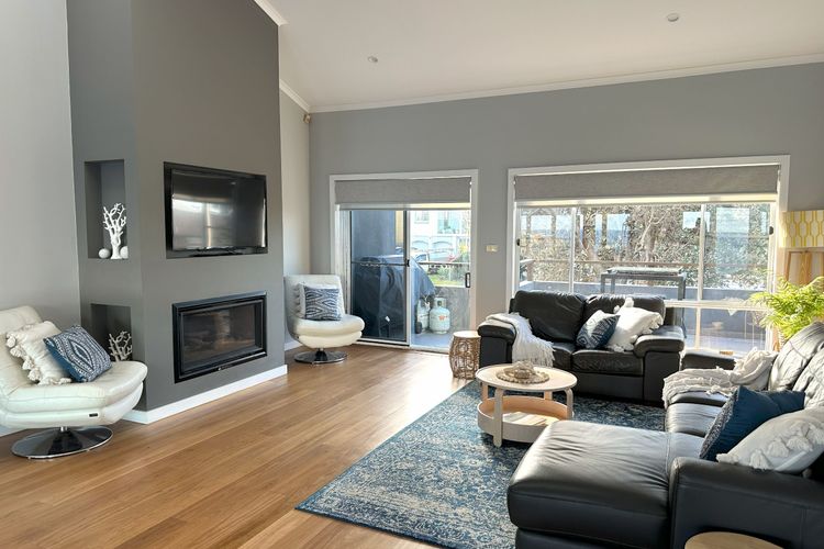 Whitecaps Beachhouse