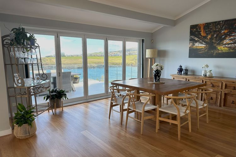 Whitecaps Beachhouse