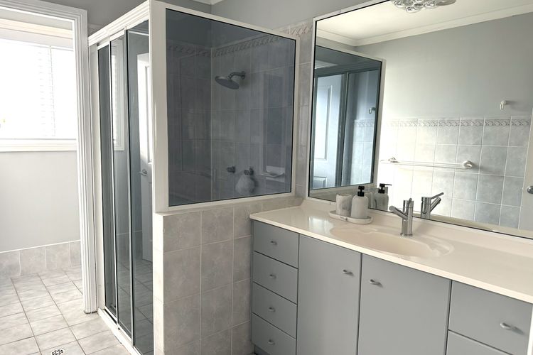 Whitecaps Beachhouse