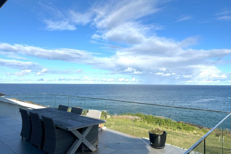 Whitecaps Beachhouse