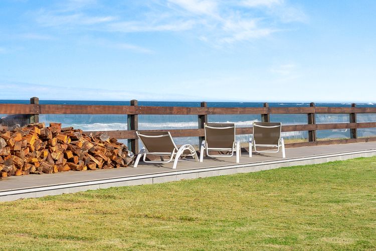 The Coastal Pearl Cove