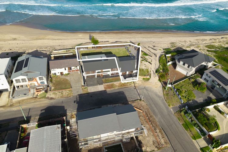 The Coastal Pearl Cove