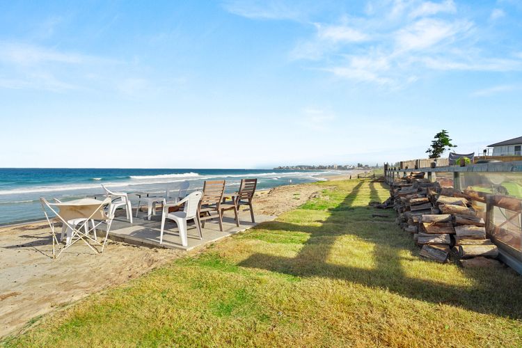The Coastal Pearl Cove