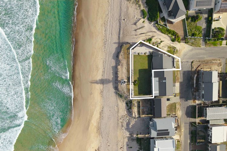 The Coastal Pearl Cove