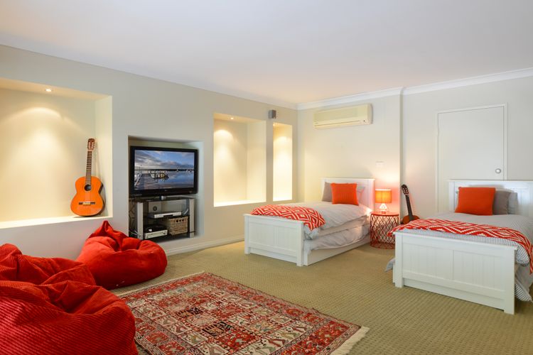 Kevalier Park, Berry