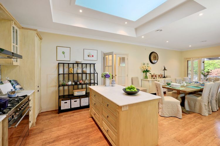 Mirrabooka, Burrawang