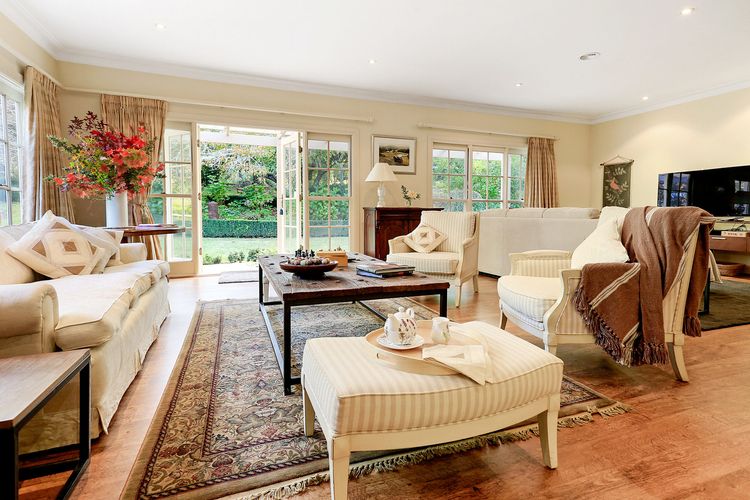 Mirrabooka, Burrawang