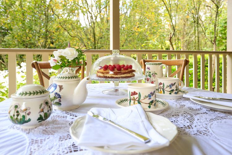 Mirrabooka, Burrawang