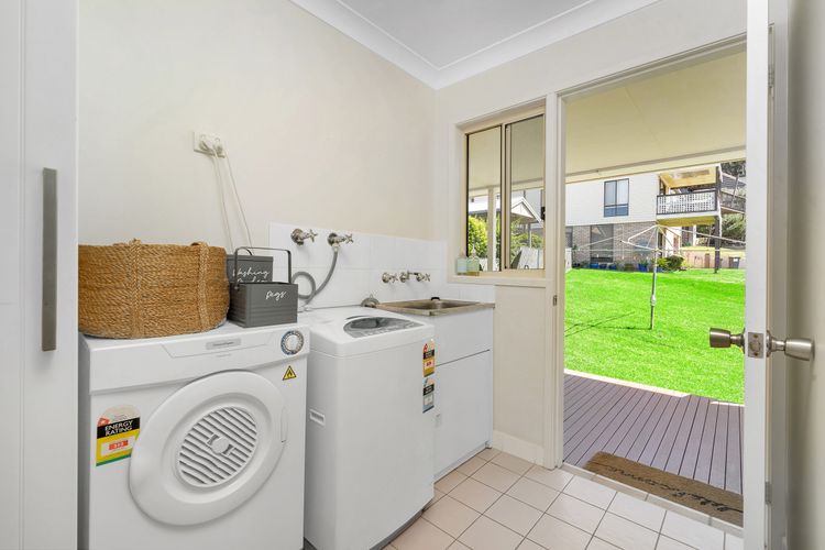 On Cyrus at Hyams Beach