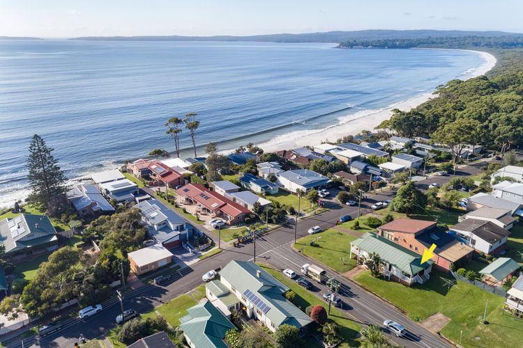 On Cyrus at Hyams Beach
