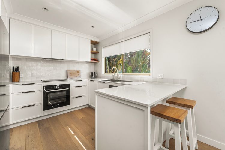 On Cyrus at Hyams Beach