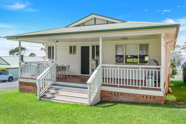 On Cyrus at Hyams Beach