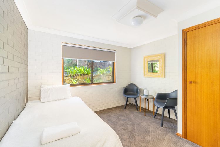 Sandals at the Bay – Downstairs, Hyams Beach