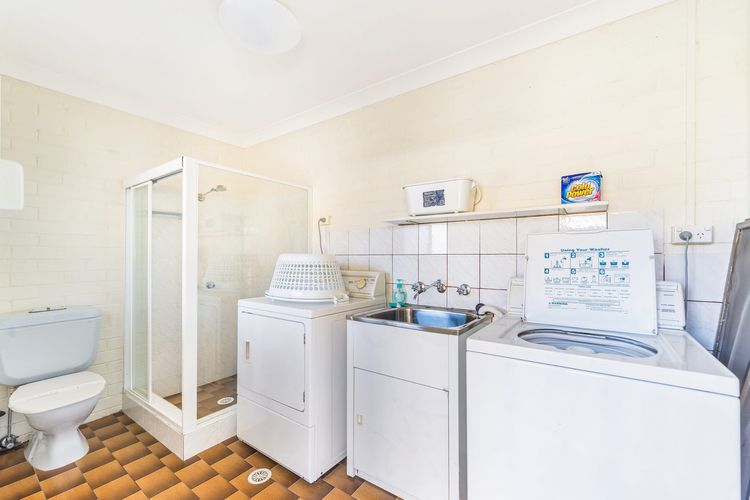 Sandals at the Bay – Downstairs, Hyams Beach