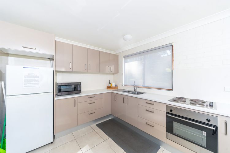 Sandals at the Bay – Downstairs, Hyams Beach