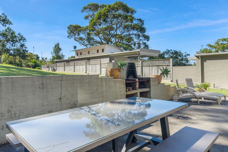 Sandals at the Bay – Downstairs, Hyams Beach