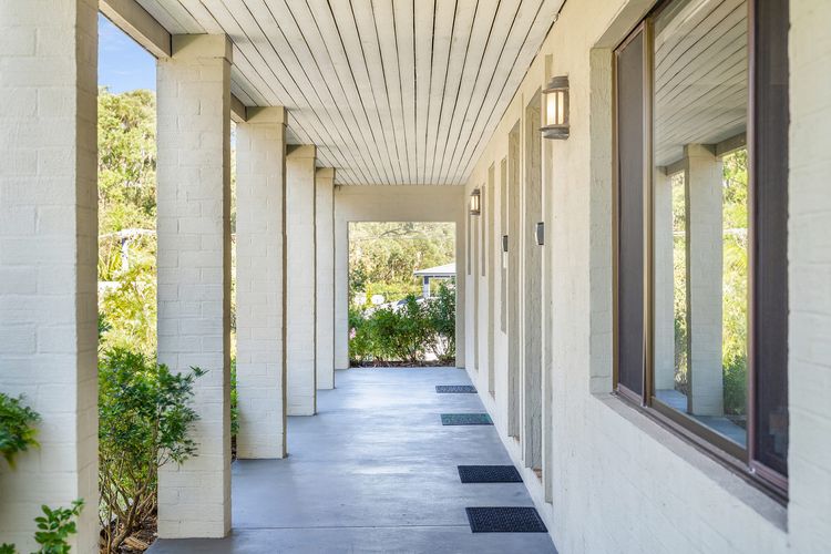 Sandals at the Bay – Downstairs, Hyams Beach