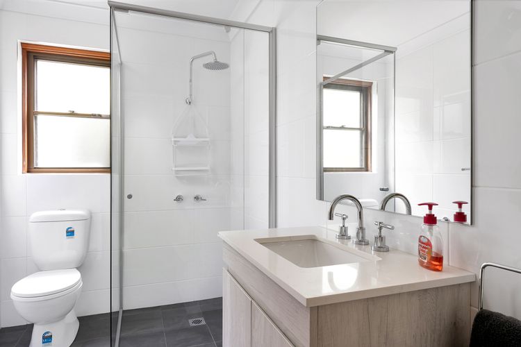 Sandals at the Bay – Downstairs, Hyams Beach