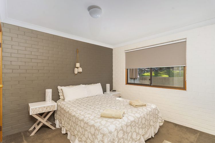 Sandals at the Bay – Downstairs, Hyams Beach