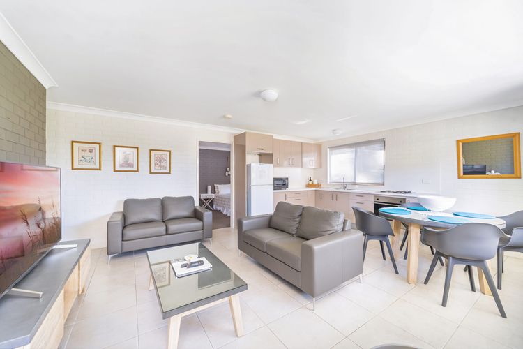 Sandals at the Bay – Downstairs, Hyams Beach