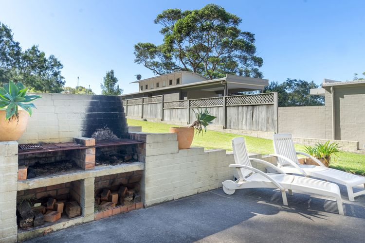 Sandals at the Bay – Downstairs, Hyams Beach