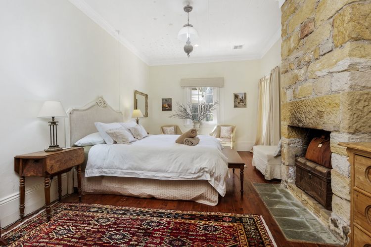 Aylmerton House + Cottage for 14, Southern Highlands