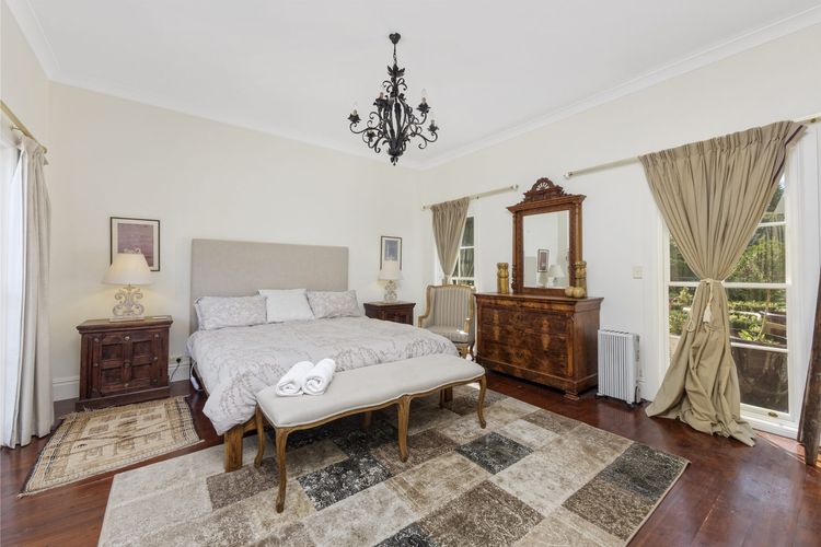 Aylmerton House + Cottage for 14, Southern Highlands