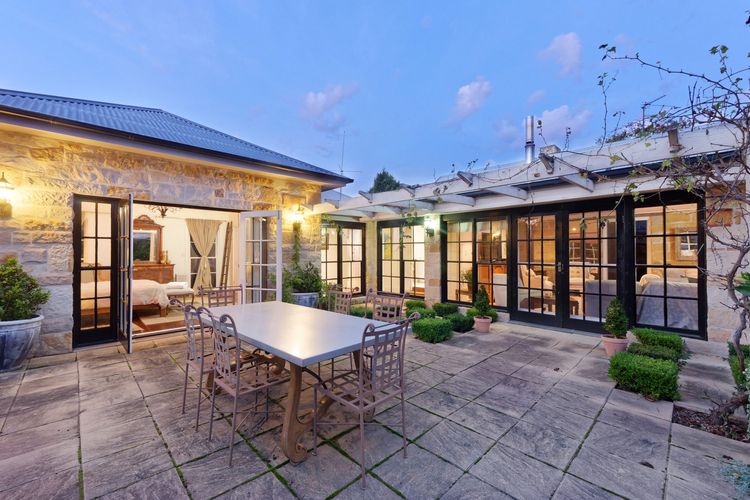 Aylmerton House + Cottage for 14, Southern Highlands