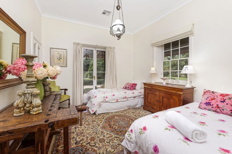 Aylmerton House + Cottage for 14, Southern Highlands
