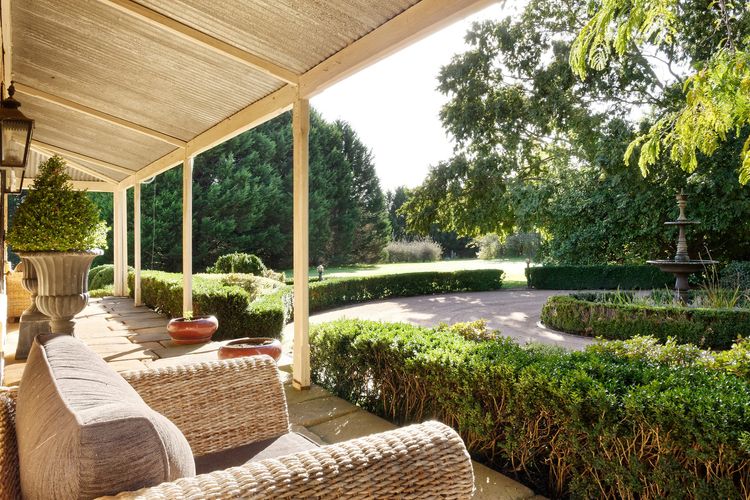 Aylmerton House + Cottage for 14, Southern Highlands