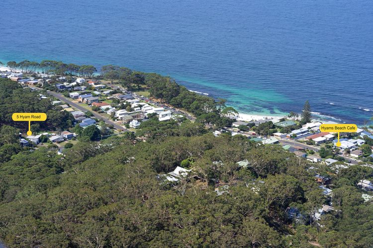 Sandlines at Hyams Beach