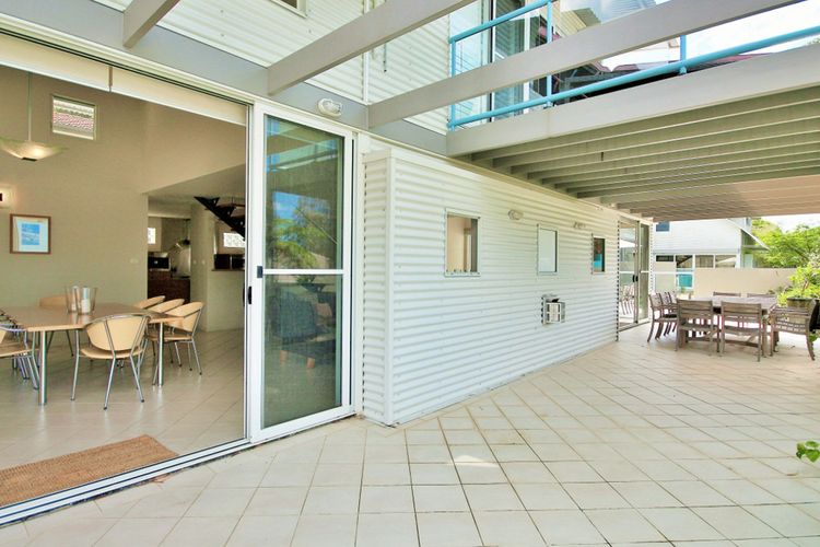 Shorelines at Hyams Beach