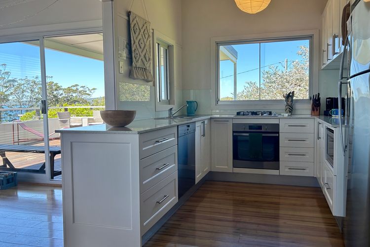 Unwind at Hyams Beach