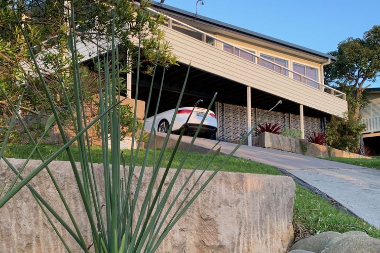 Unwind at Hyams Beach