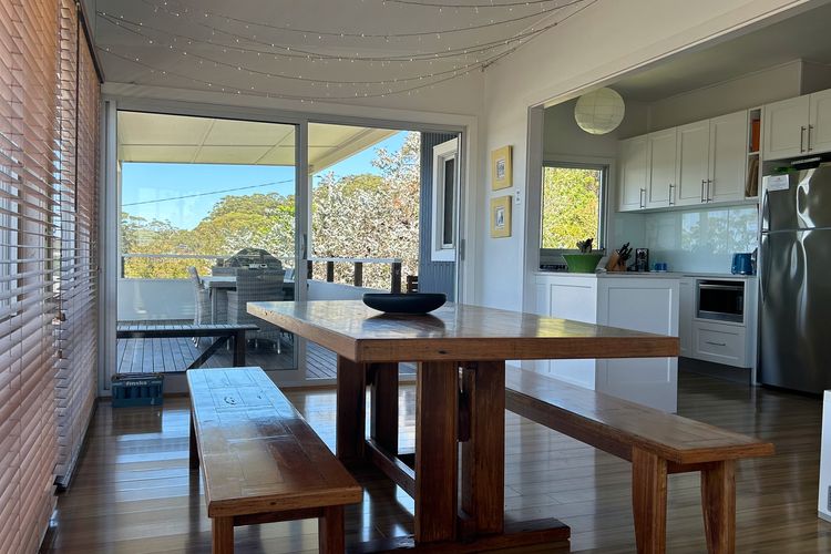 Unwind at Hyams Beach