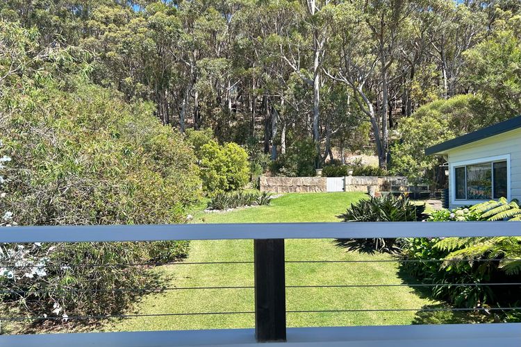 Unwind at Hyams Beach