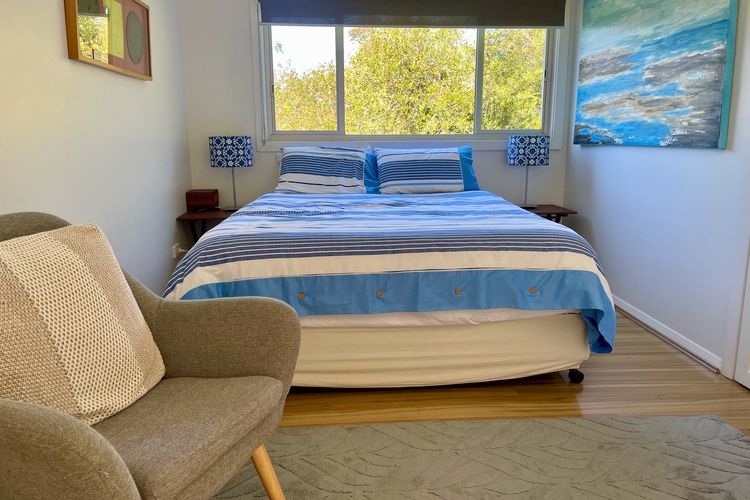 Unwind at Hyams Beach