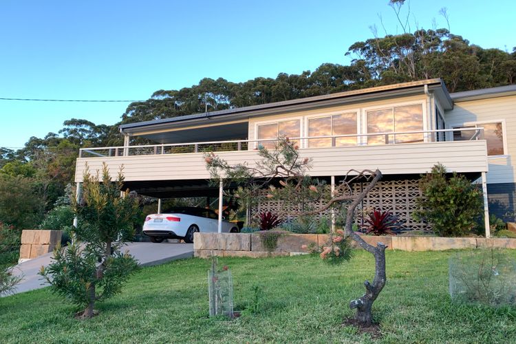 Unwind at Hyams Beach